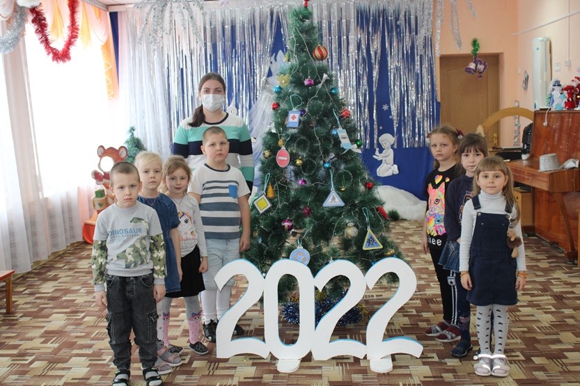 В Сафонове прошла акция «Новогодняя игрушка из страны ПДД»