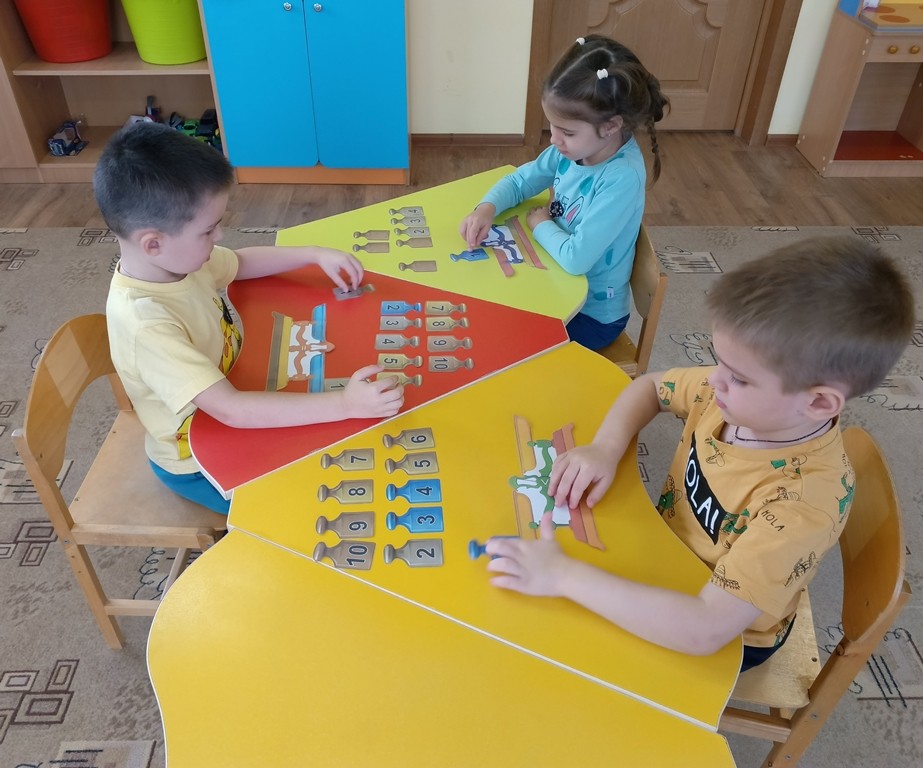 Работа дополнительного образования «Умка» по интеллектуальному развитию с одаренными детьми в детском саду «Тополек»